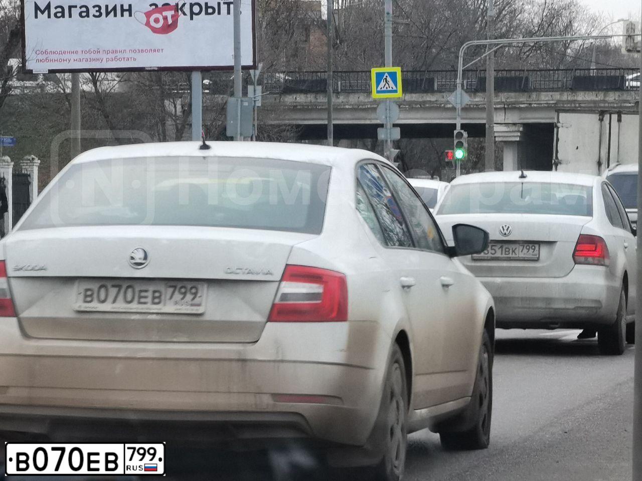 Фото автомобиля SKODA OCTAVIA, 2018 — госномер В070ЕВ799. Цвет: БЕЛЫЙ