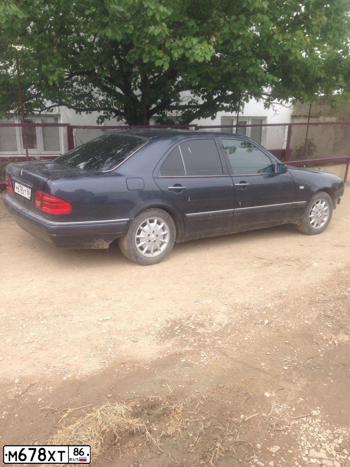 Фото автомобиля MERCEDES E-KLASSE, 1997 — госномер М545КН95. Цвет: синий