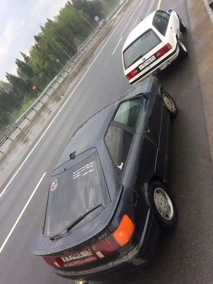Фото автомобиля BMW SERIE 3, 1992 — госномер Х800ТА30. Цвет: Зеленый