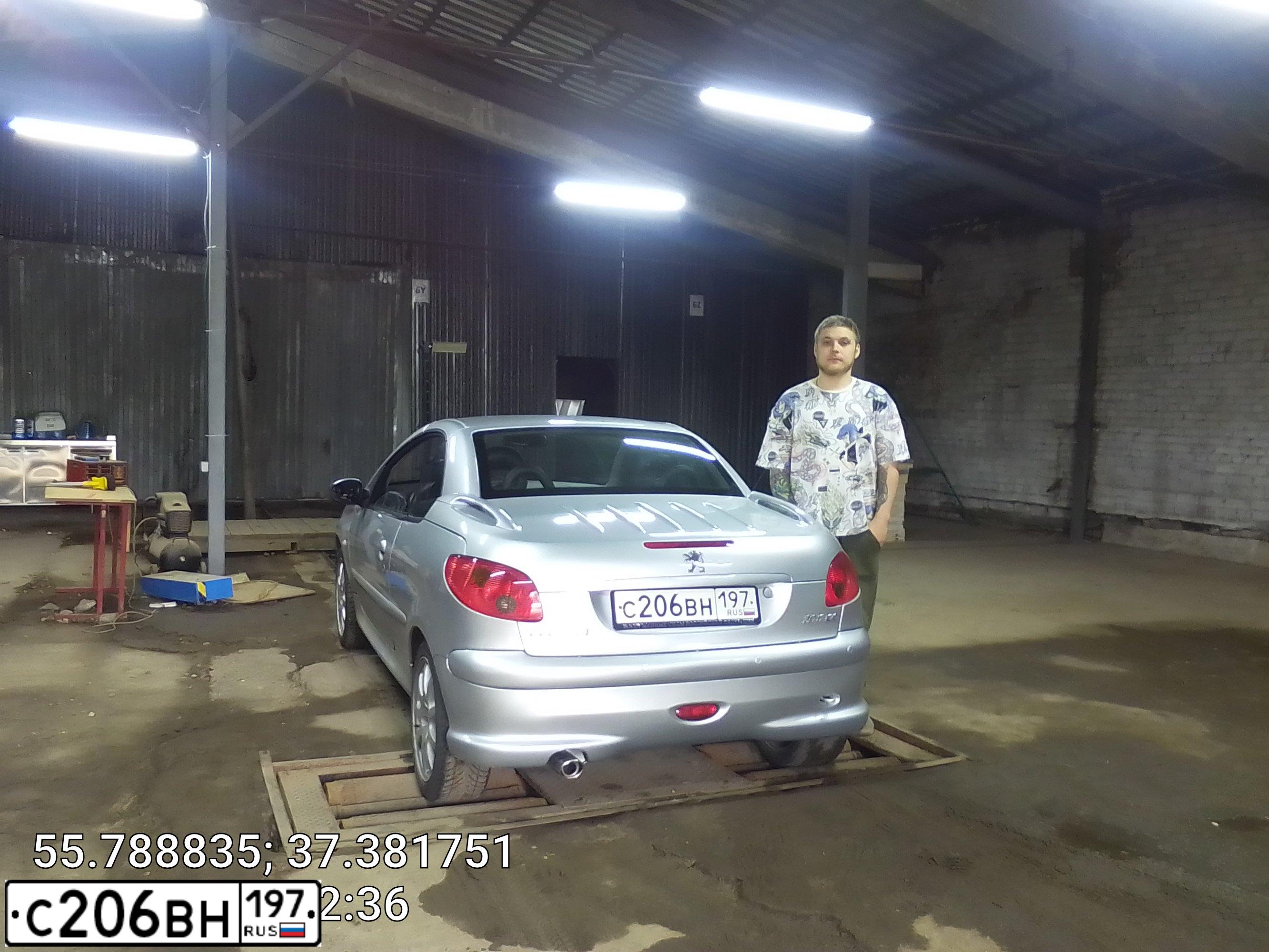 Фото автомобиля PEUGEOT T 206 CC, 2004 — госномер У050ХЕ57. Цвет: СЕРЫЙ