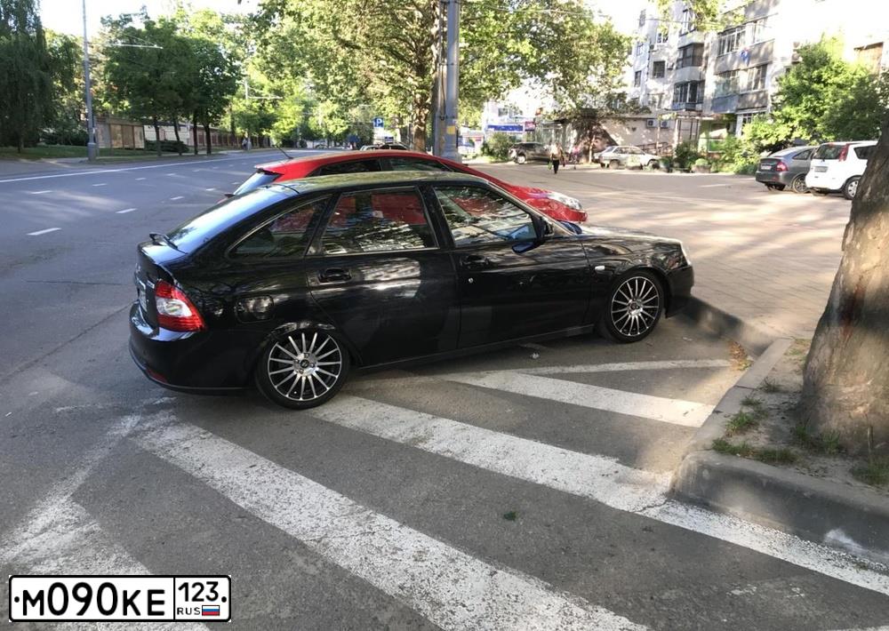 Фото автомобиля OPEL ASTRA, 2008 — госномер Е685ХВ123. Цвет: ЧЕРНЫЙ