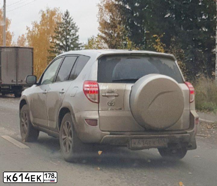 Фото автомобиля TOYOTA RAV4, 2011 — госномер К614ЕК178. Цвет: серебристый