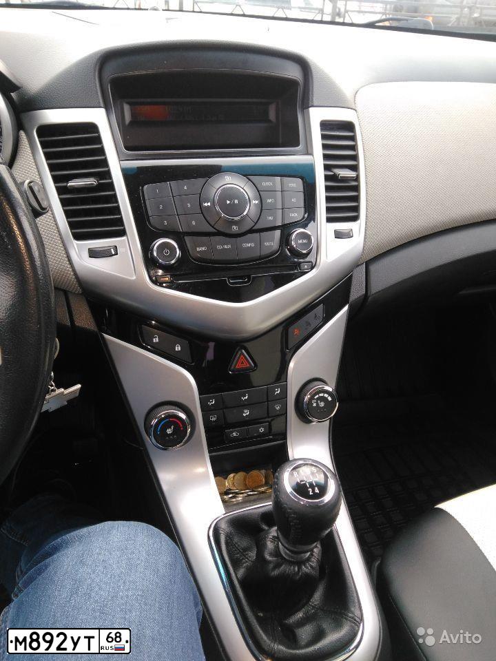 Фото автомобиля CHEVROLET CRUZE, 2012 — госномер У321НА48. Цвет: Белый