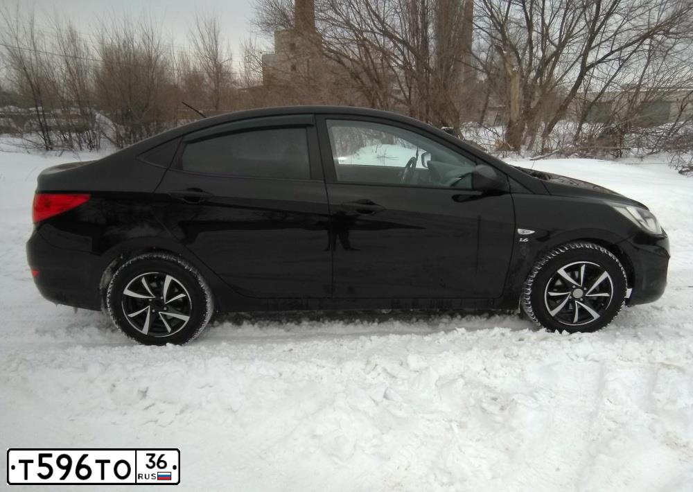 Фото автомобиля HYUNDAI SOLARIS, 2011 — госномер Т596ТО36. Цвет: ЧЕРНЫЙ