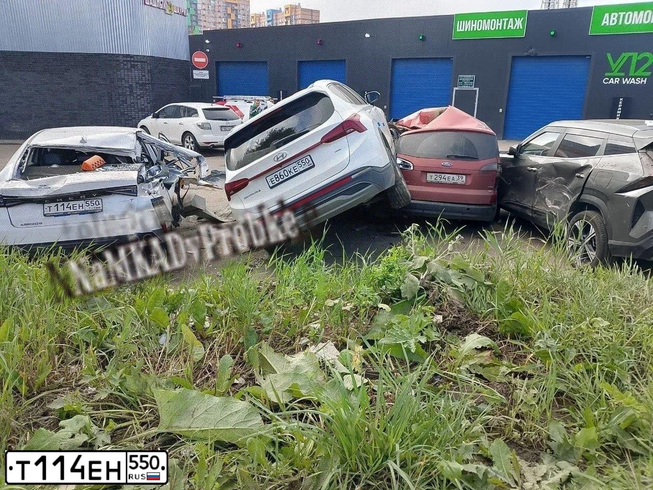 Фото автомобиля CHERY ARRIZO 8 — госномер Т114ЕН550. Цвет: БЕЛЫЙ-ЖЕЛТЫЙ-СЕРЫЙ