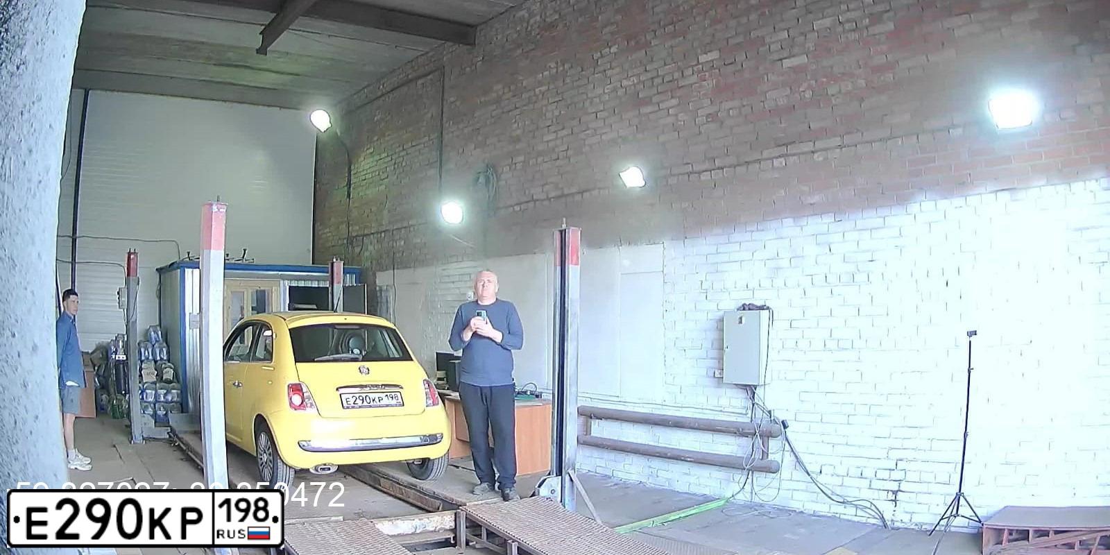 Фото автомобиля FIAT 500, 2008 — госномер Е290КР198. Цвет: ЖЁЛТЫЙ