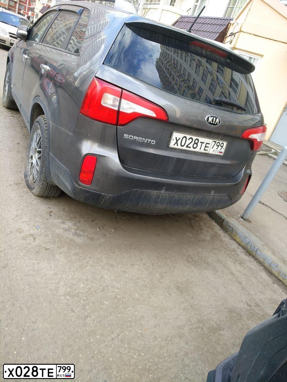Фото автомобиля KIA SORENTO, 2014 — госномер Х028ТЕ799. Цвет: Серый