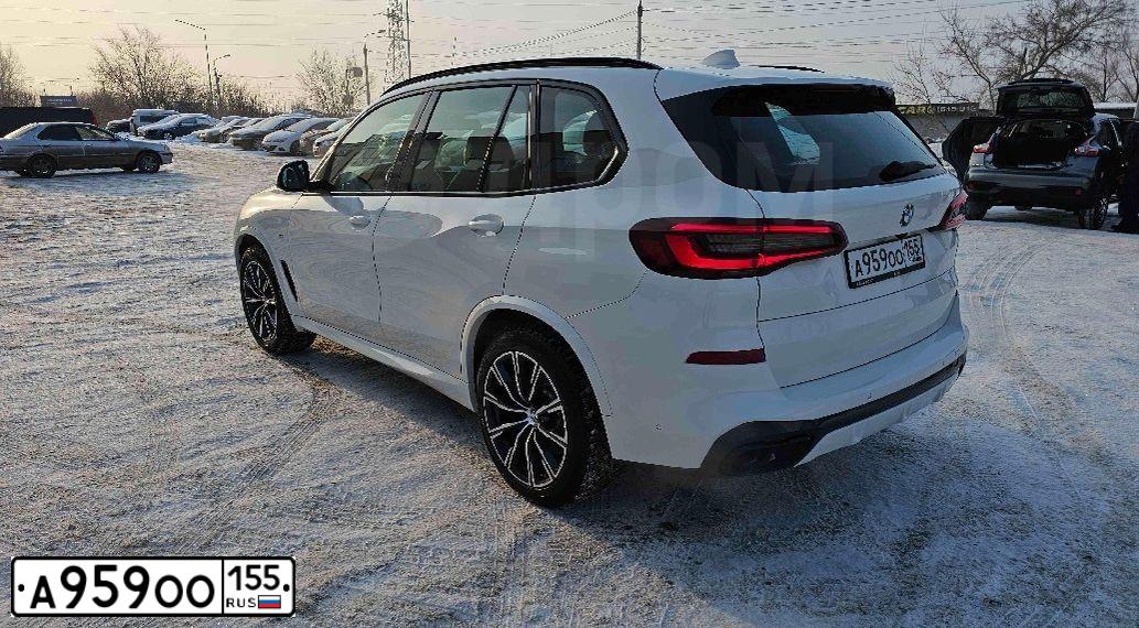 Фото автомобиля BMW X5, 2021 — госномер У839ВС198. Цвет: Белый