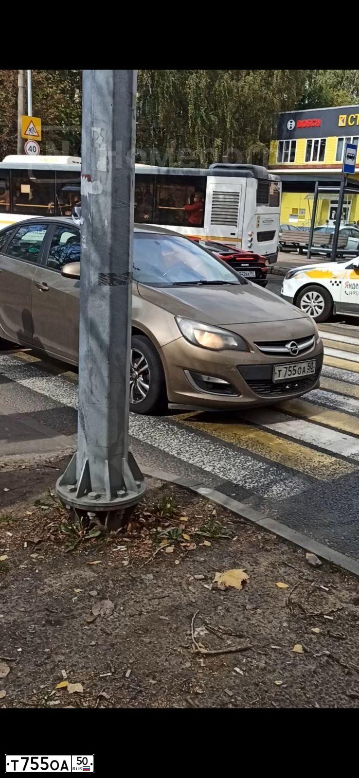 Фото автомобиля OPEL ASTRA, 2013 — госномер А700УО799. Цвет: БЕЖЕВЫЙ МЕТАЛЛИК