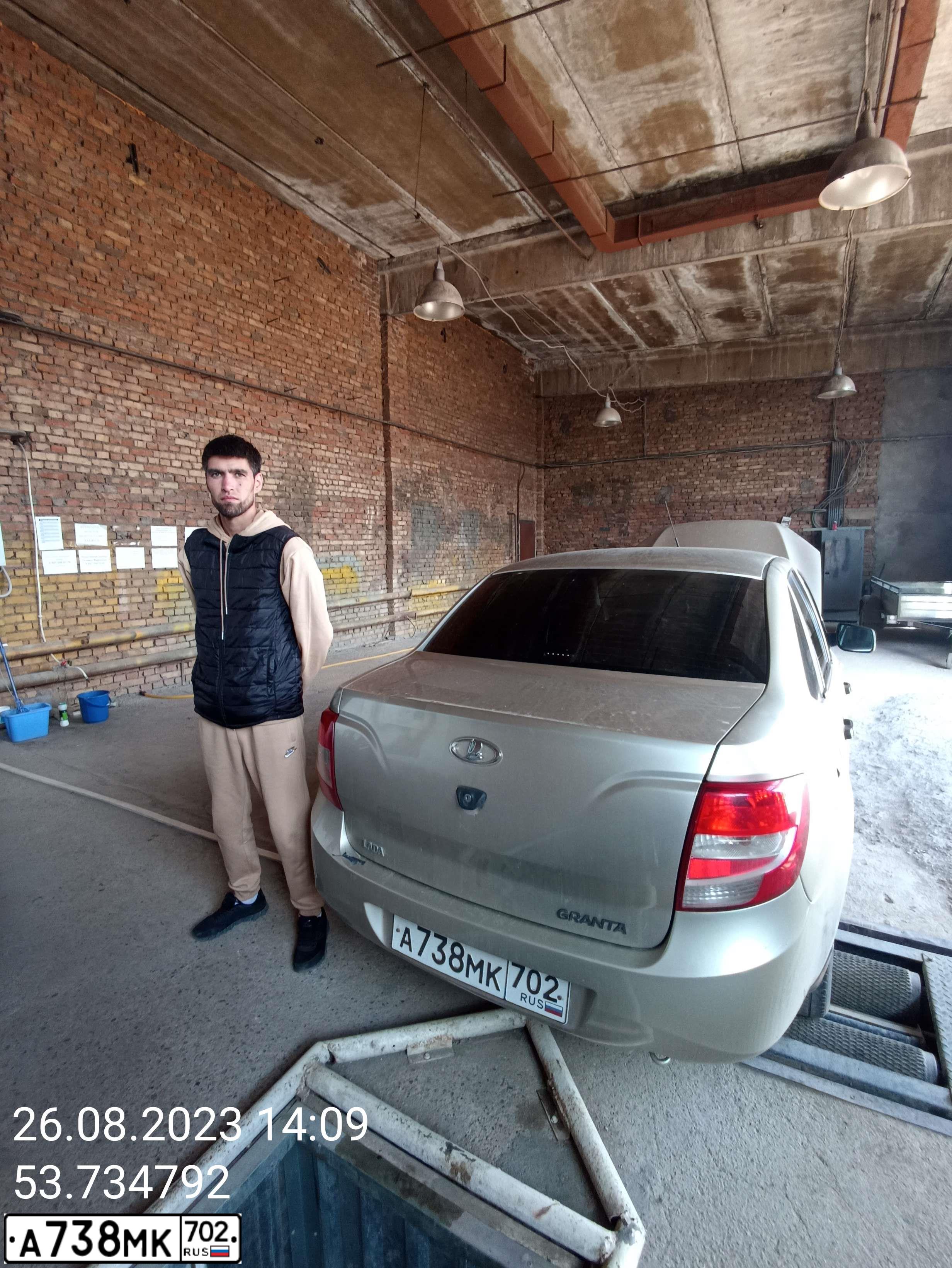 Фото автомобиля LADA 2190 GRANTA, 2013 — госномер Р001РУ02. Цвет: БЕЖЕВЫЙ