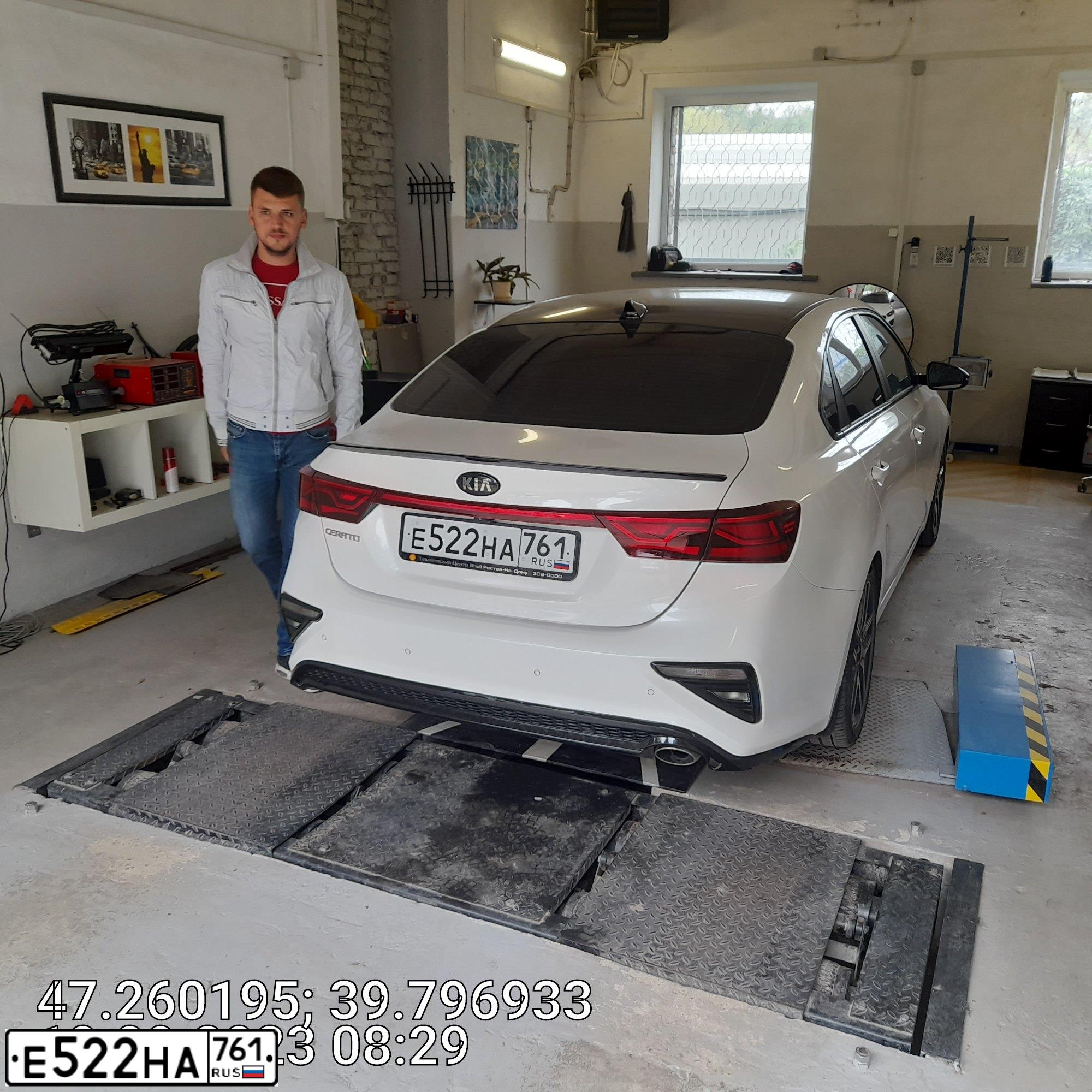 Фото автомобиля KIA CERATO, 2018 — госномер Е522НА761. Цвет: БЕЛЫЙ