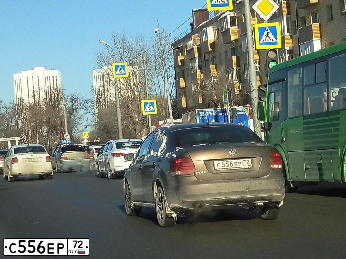 Фото автомобиля VOLKSWAGEN POLO, 2016 — госномер С556ЕР72. Цвет: Коричневый