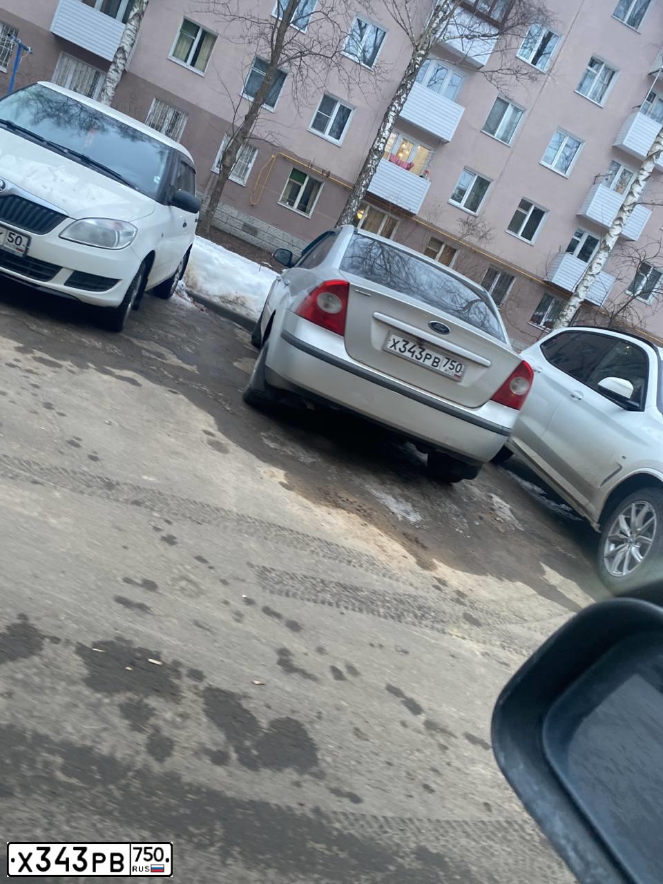Фото автомобиля FORD FOCUS, 2006 — госномер Х343РВ750. Цвет: Серебристый