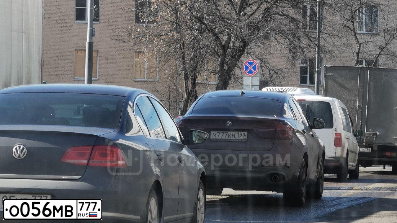Фото автомобиля TOYOTA LAND CRUISER 200, 2014 — госномер М139ХЕ21. Цвет: ЧЕРНЫЙ