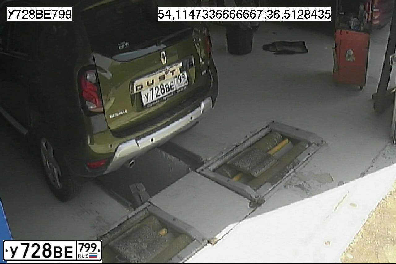 Фото автомобиля RENAULT DUSTER, 2017 — госномер У728ВЕ799. Цвет: ЗЕЛЕНЫЙ