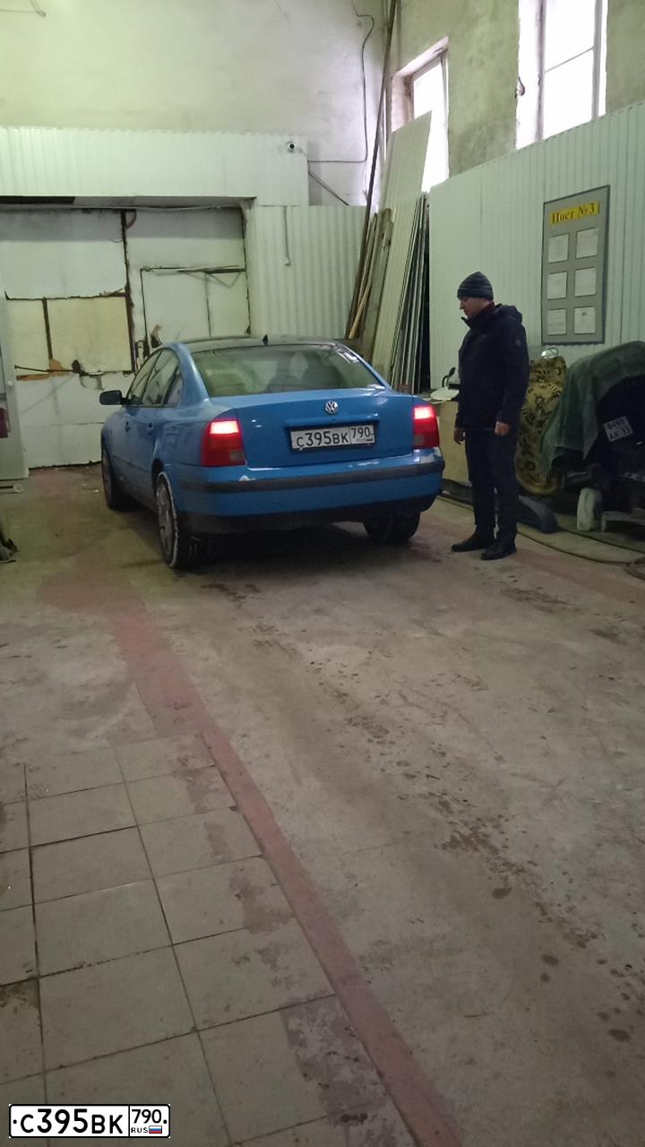 Фото автомобиля VOLKSWAGEN PASSAT, 1999 — госномер М524УР33. Цвет: синий