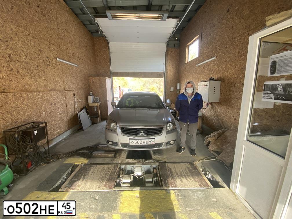 Фото автомобиля MITSUBISHI GALANT, 2008 — госномер В484КК774. Цвет: Серебристый
