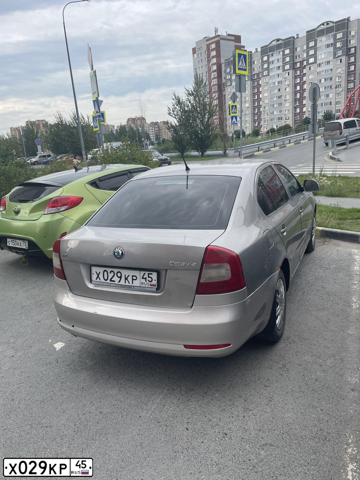 Фото автомобиля SKODA OCTAVIA, 2013 — госномер Х370АР196. Цвет: БЕЖЕВЫЙ