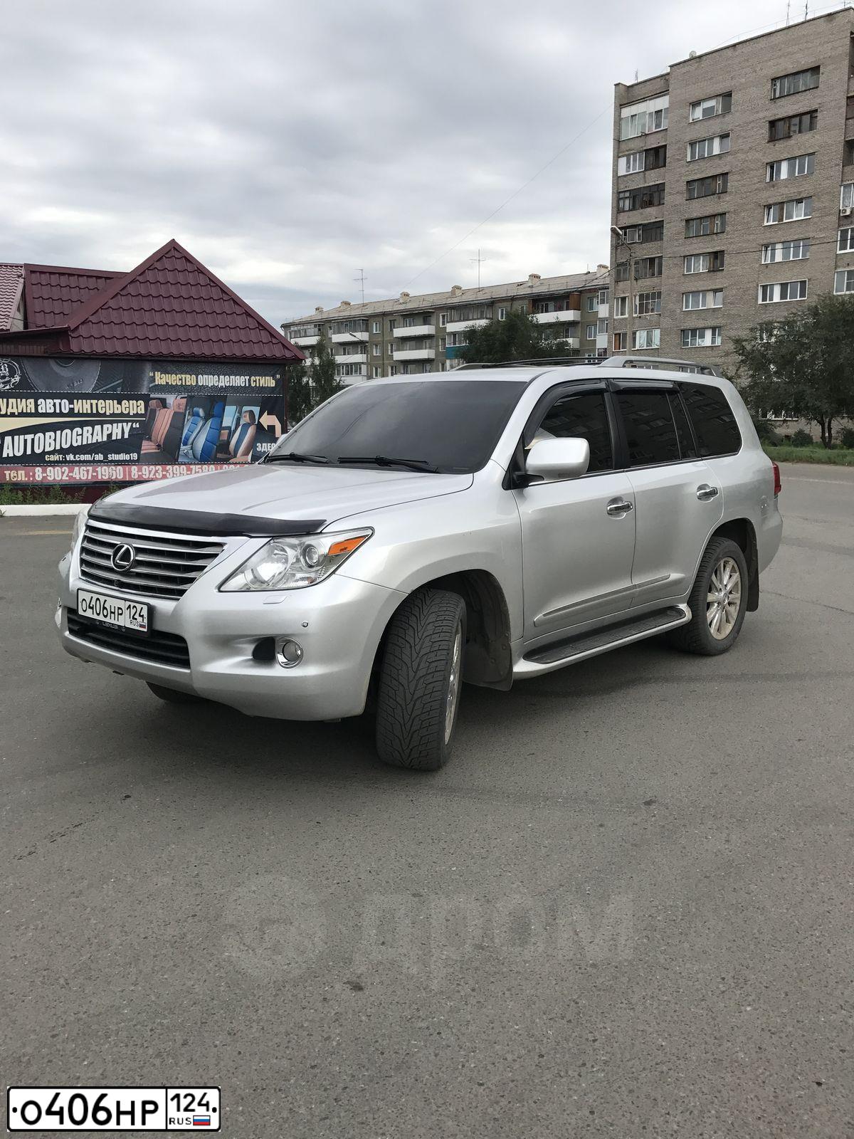 Фото автомобиля LEXUS LX, 2008 — госномер С532КЕ70. Цвет: серебристый