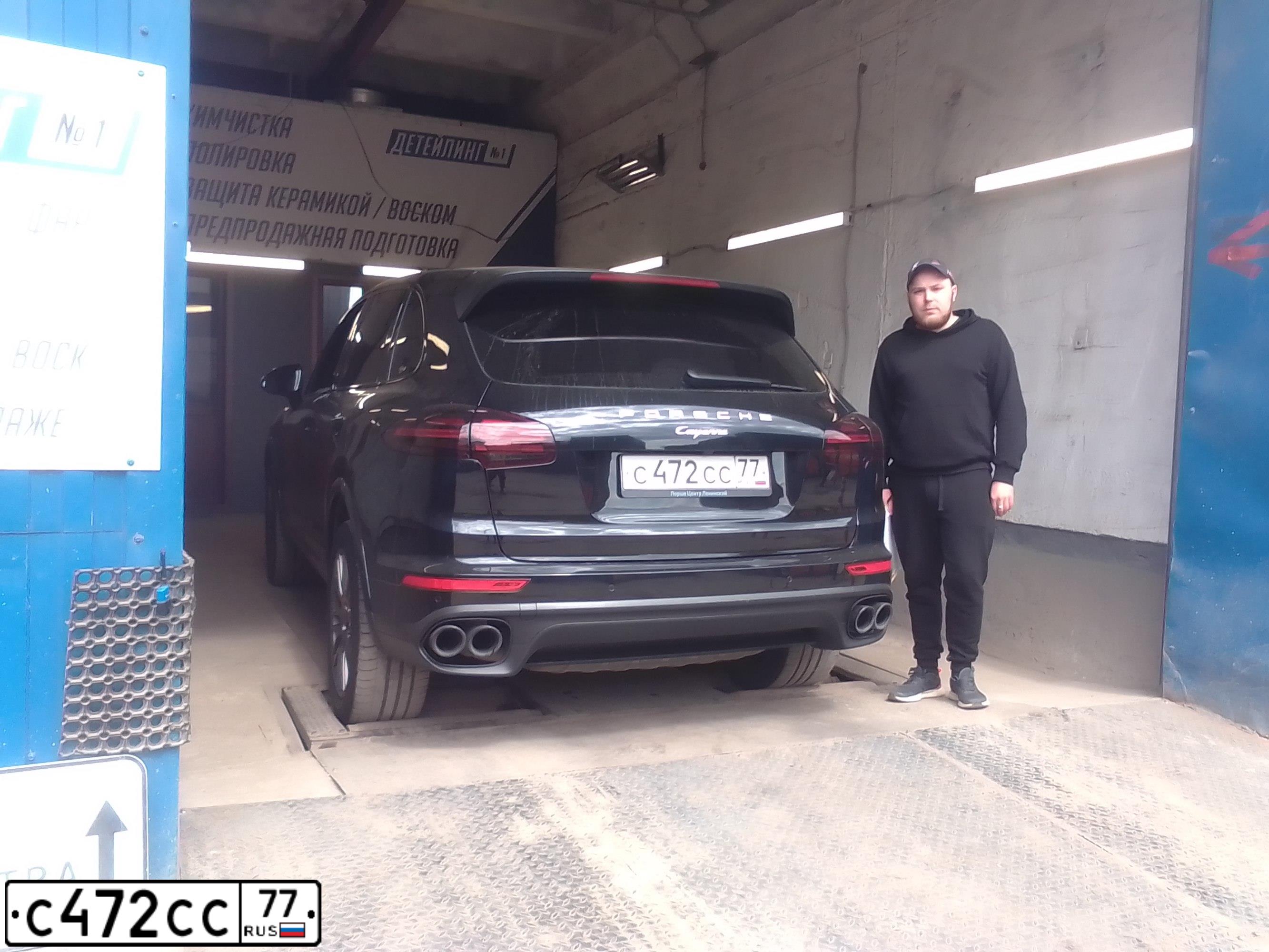 Фото автомобиля PORSCHE CAYENNE, 2016 — госномер С472СС77. Цвет: ЧЕРНЫЙ