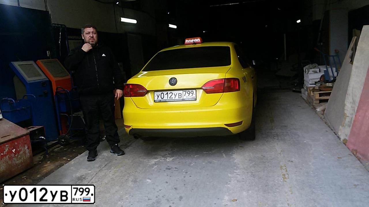 Фото автомобиля VOLKSWAGEN JETTA, 2014 — госномер К606КМ799. Цвет: ЖЕЛТЫЙ