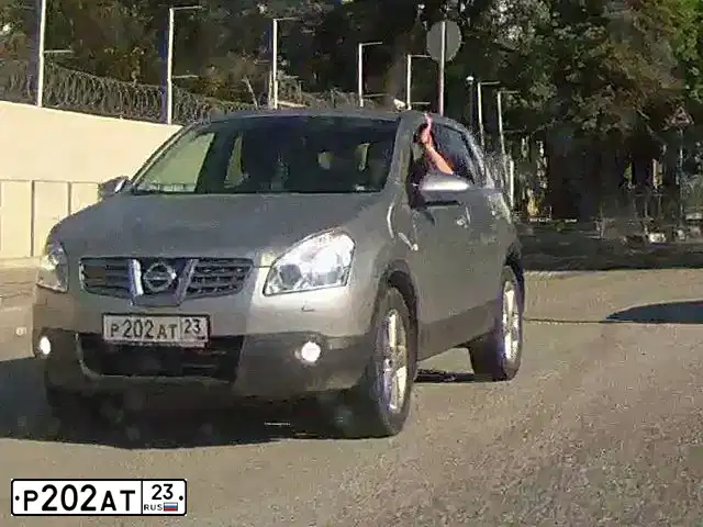 Фото автомобиля NISSAN QASHQAI, 2008 — госномер Р202АТ23. Цвет: СЕРЕБРИСТЫЙ
