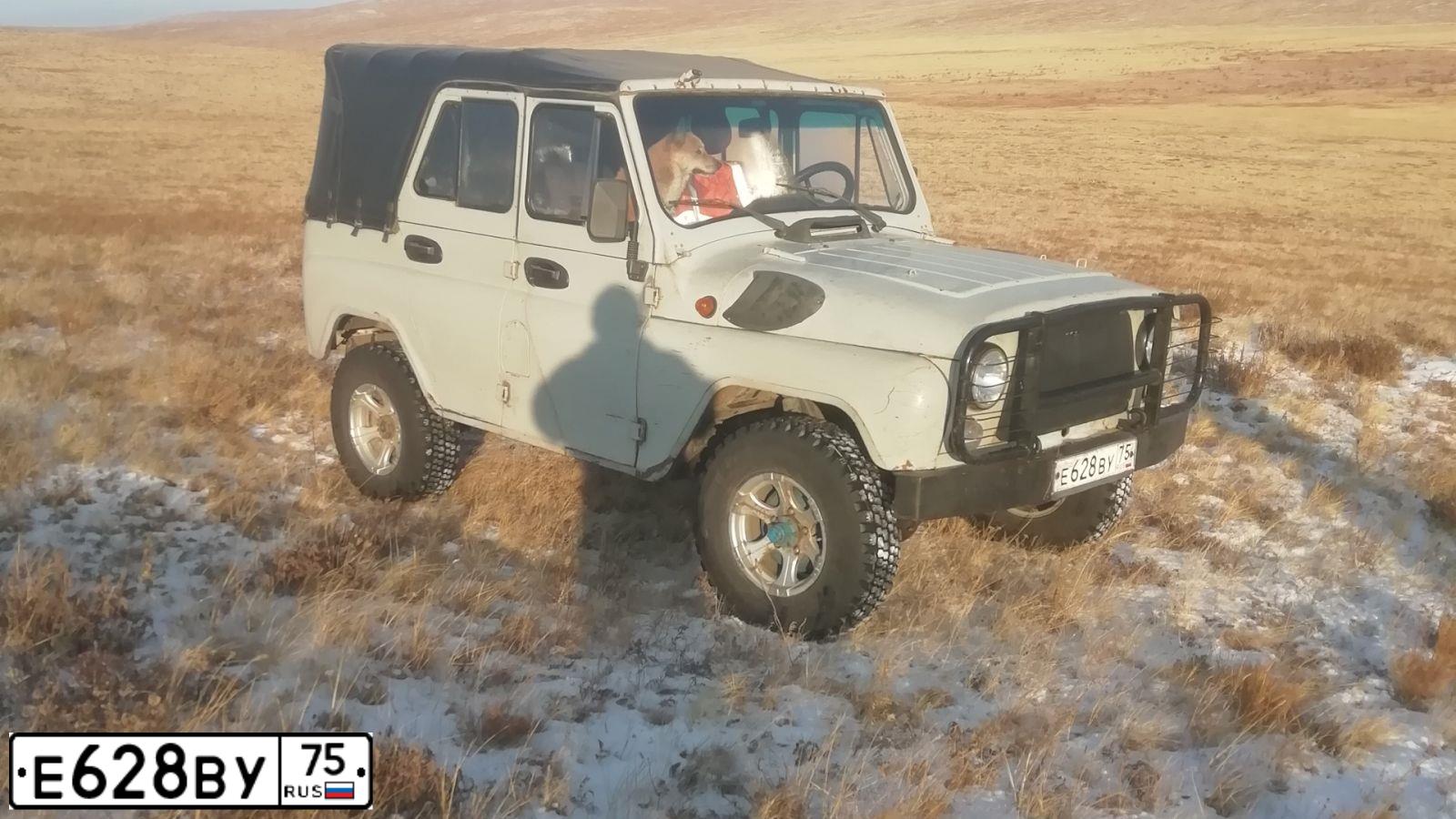 Фото автомобиля UAZ 3151 / HUNTER, 2000 — госномер Е628ВУ75. Цвет: БЕЛАЯ НОЧЬ