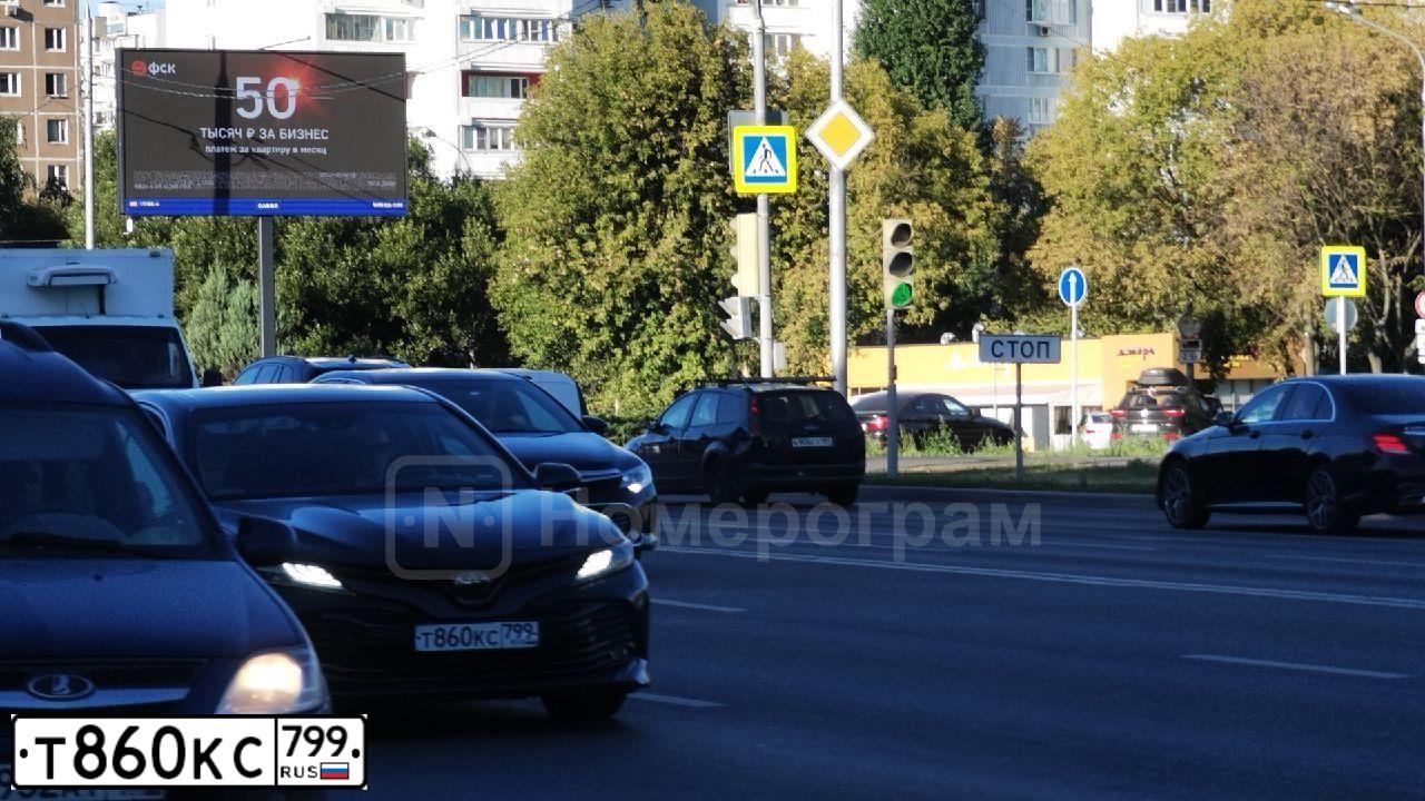 Фото автомобиля TOYOTA CAMRY, 2018 — госномер М141РХ77. Цвет: ЧЕРНЫЙ МЕТАЛЛИК