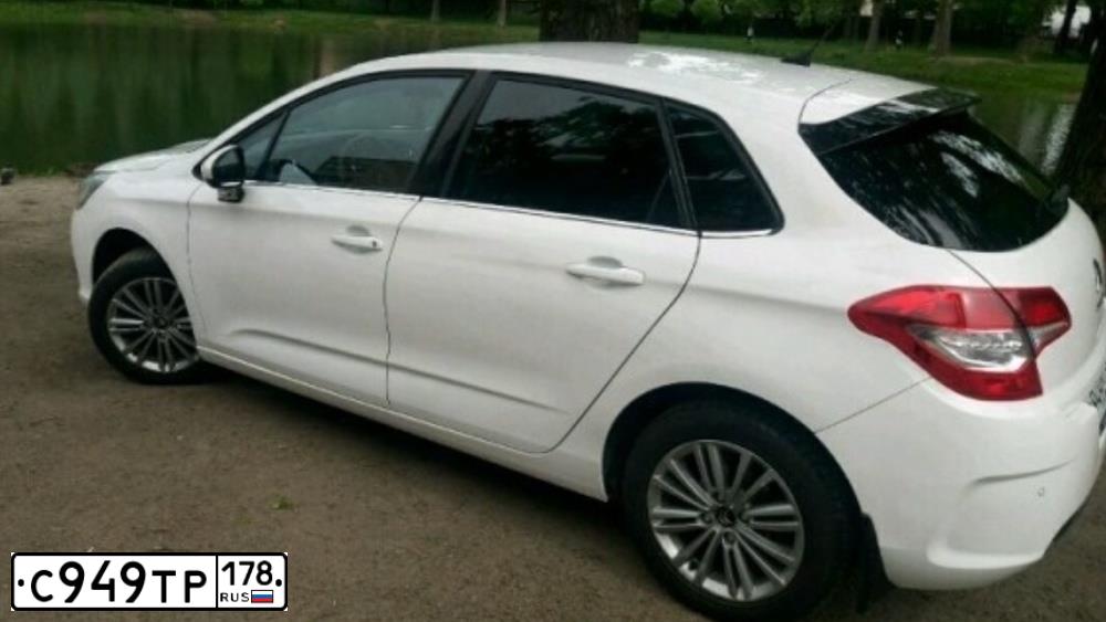 Фото автомобиля CITROEN C4, 2012 — госномер С949ТР178. Цвет: БЕЛЫЙ