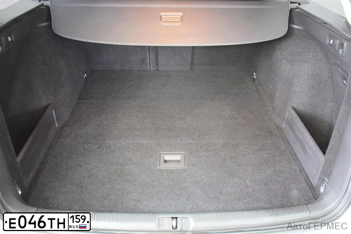 Фото автомобиля VOLKSWAGEN CC, 2013 — госномер В135ХО750. Цвет: СЕРЕБРИСТЫЙ