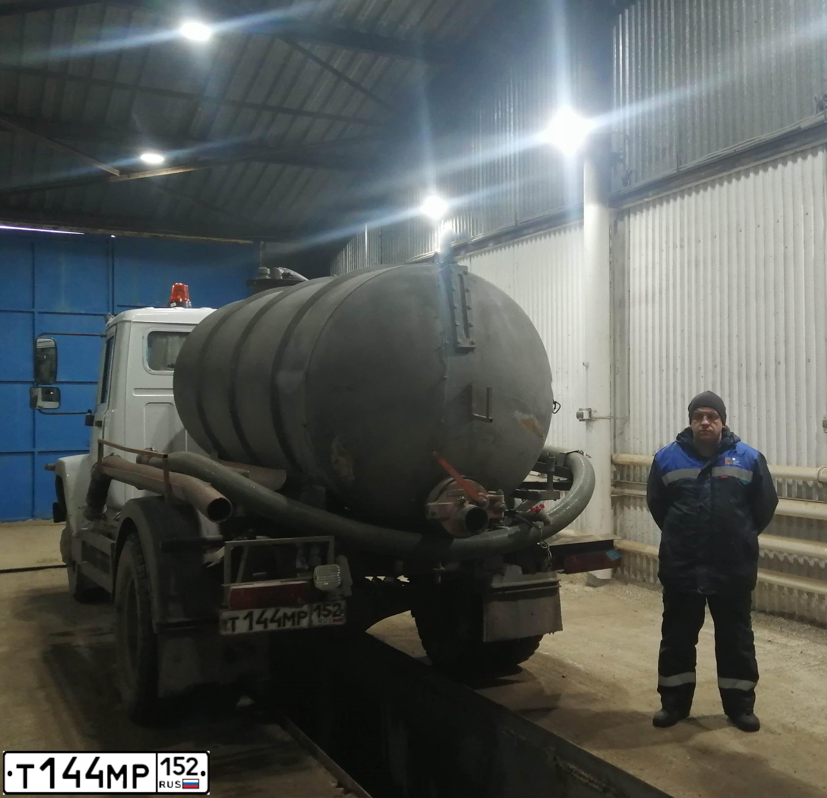 Фото автомобиля GAZ 2217 SOBOL, 2005 — госномер Т144МР152. Цвет: СВЕТЛО-СЕРЫЙ