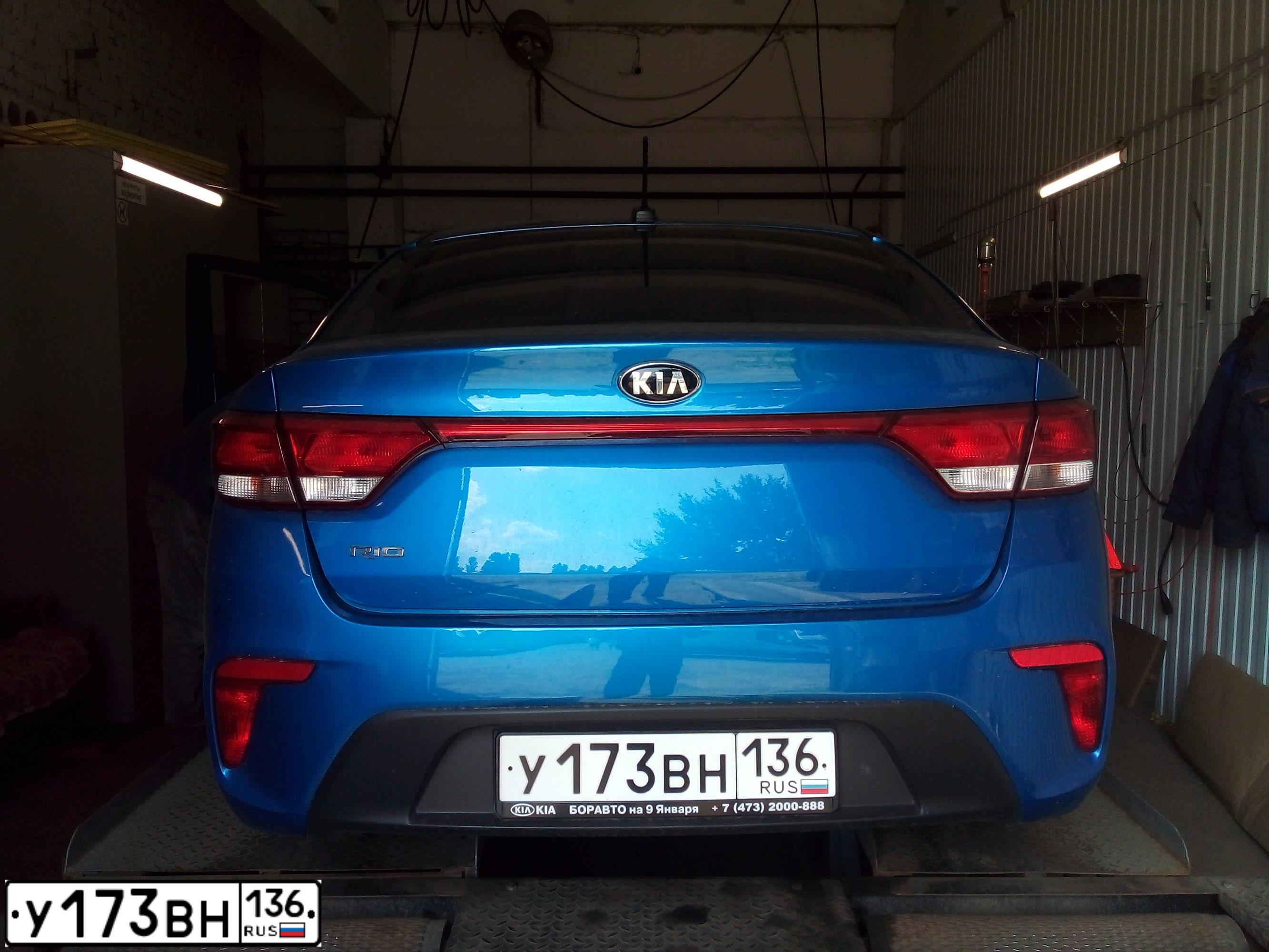 Фото автомобиля KIA RIO, 2017 — госномер О655ЕХ180. Цвет: синий