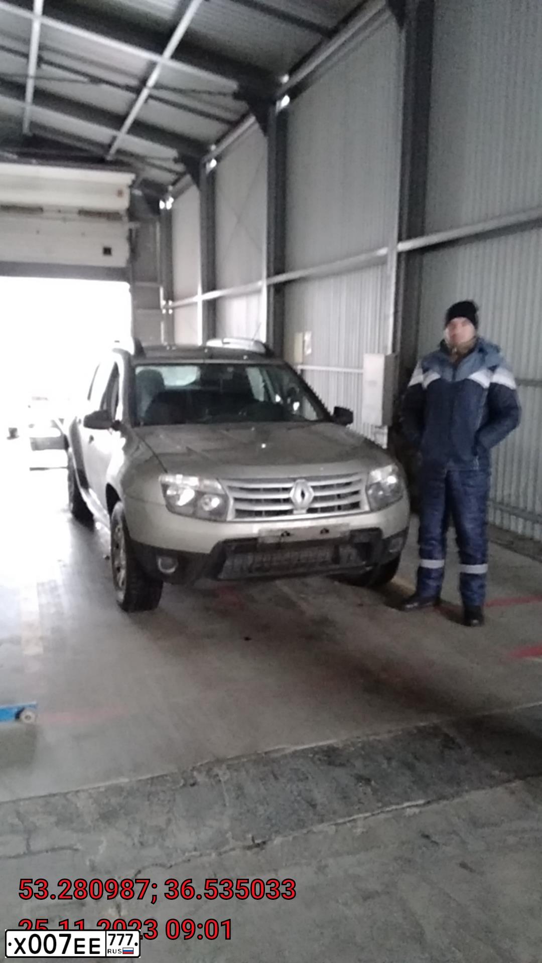 Фото автомобиля RENAULT DUSTER, 2014 — госномер Х007ЕЕ777. Цвет: БЕЖЕВЫЙ