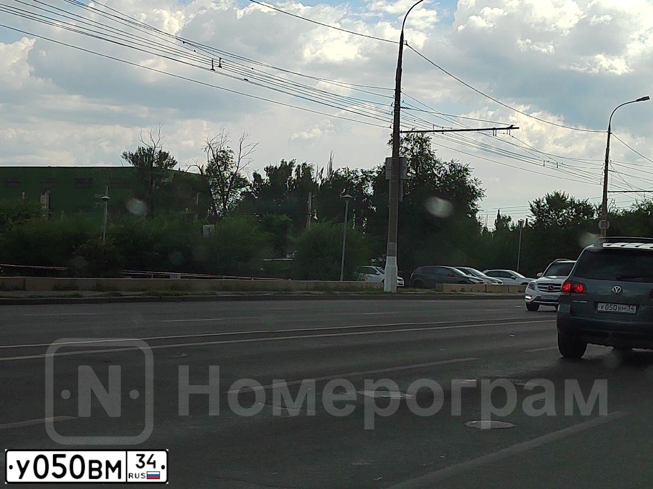 Фото автомобиля VOLKSWAGEN TOUAREG, 2008 — госномер О034СН34. Цвет: СЕРО ЗЕЛЕНЫЙ