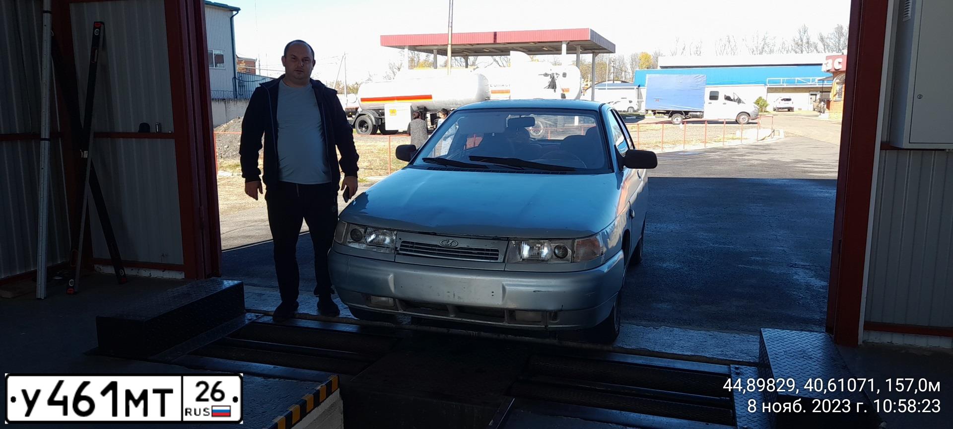 Фото автомобиля LADA 2110, 1998 — госномер М063ХС82