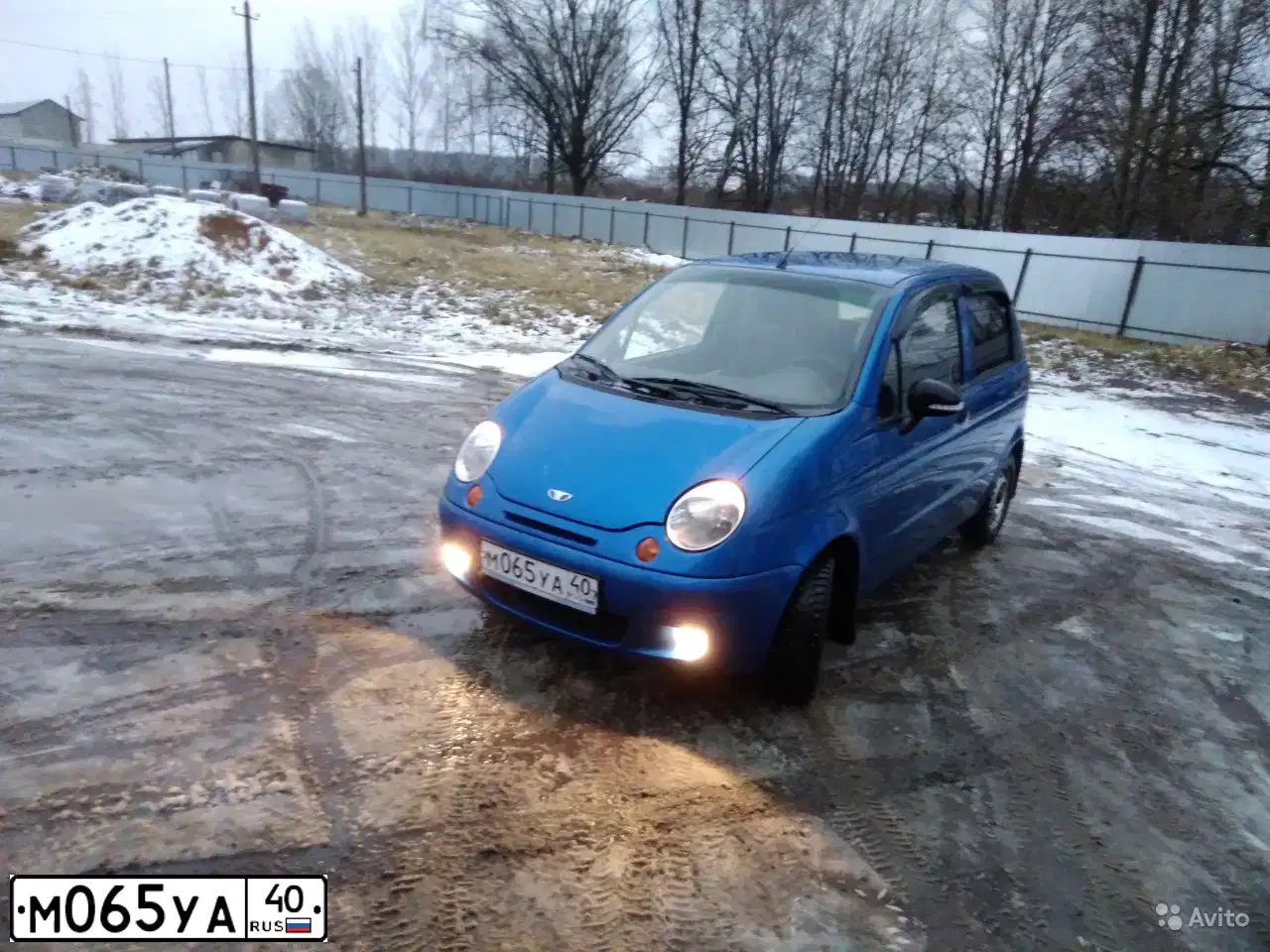Фото автомобиля DAEWOO MATIZ, 2012 — госномер М065УА40. Цвет: СИНЕ-ГЛАЗУРИСТЫЙ