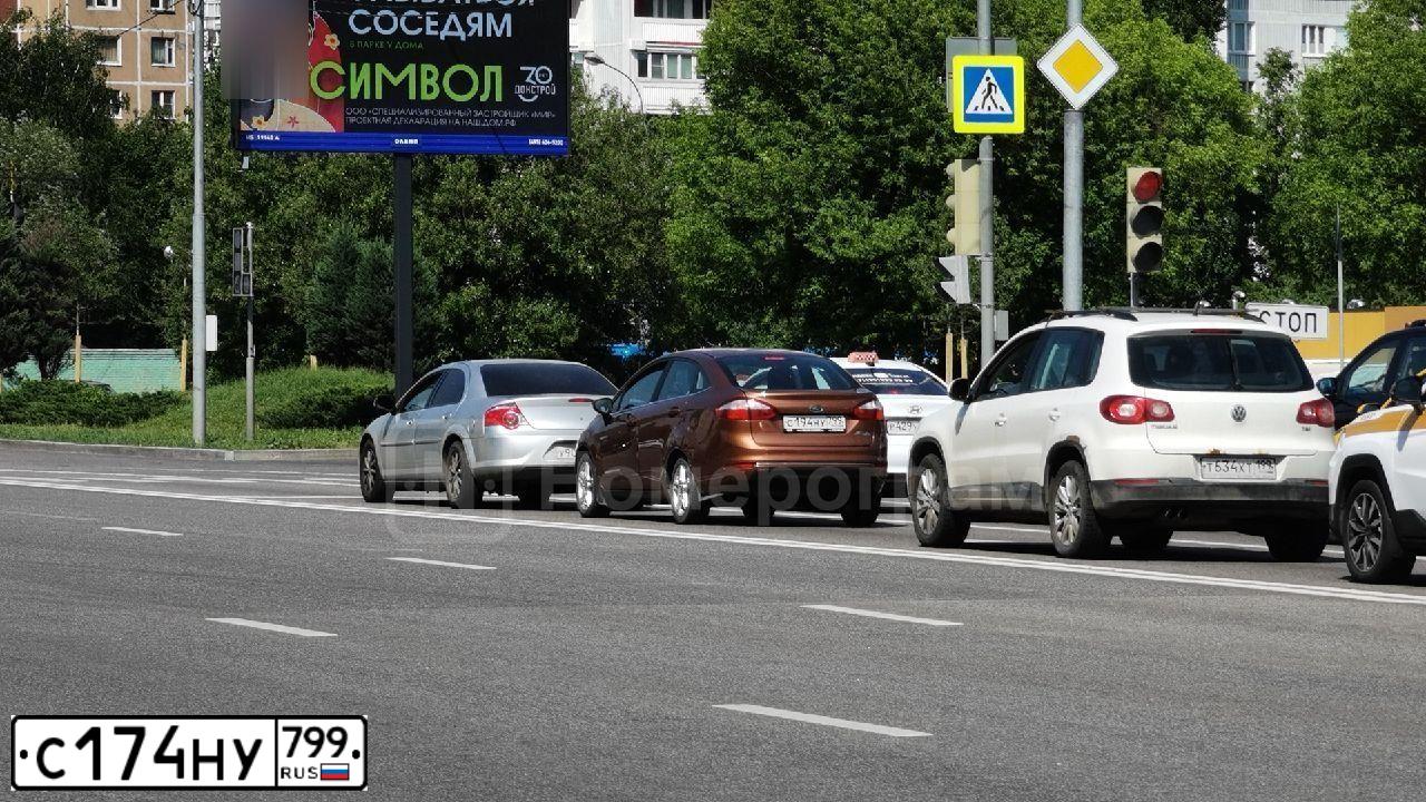 Фото автомобиля DAEWOO O NEXIA, 1999 — госномер О916КМ790. Цвет: Коричневый