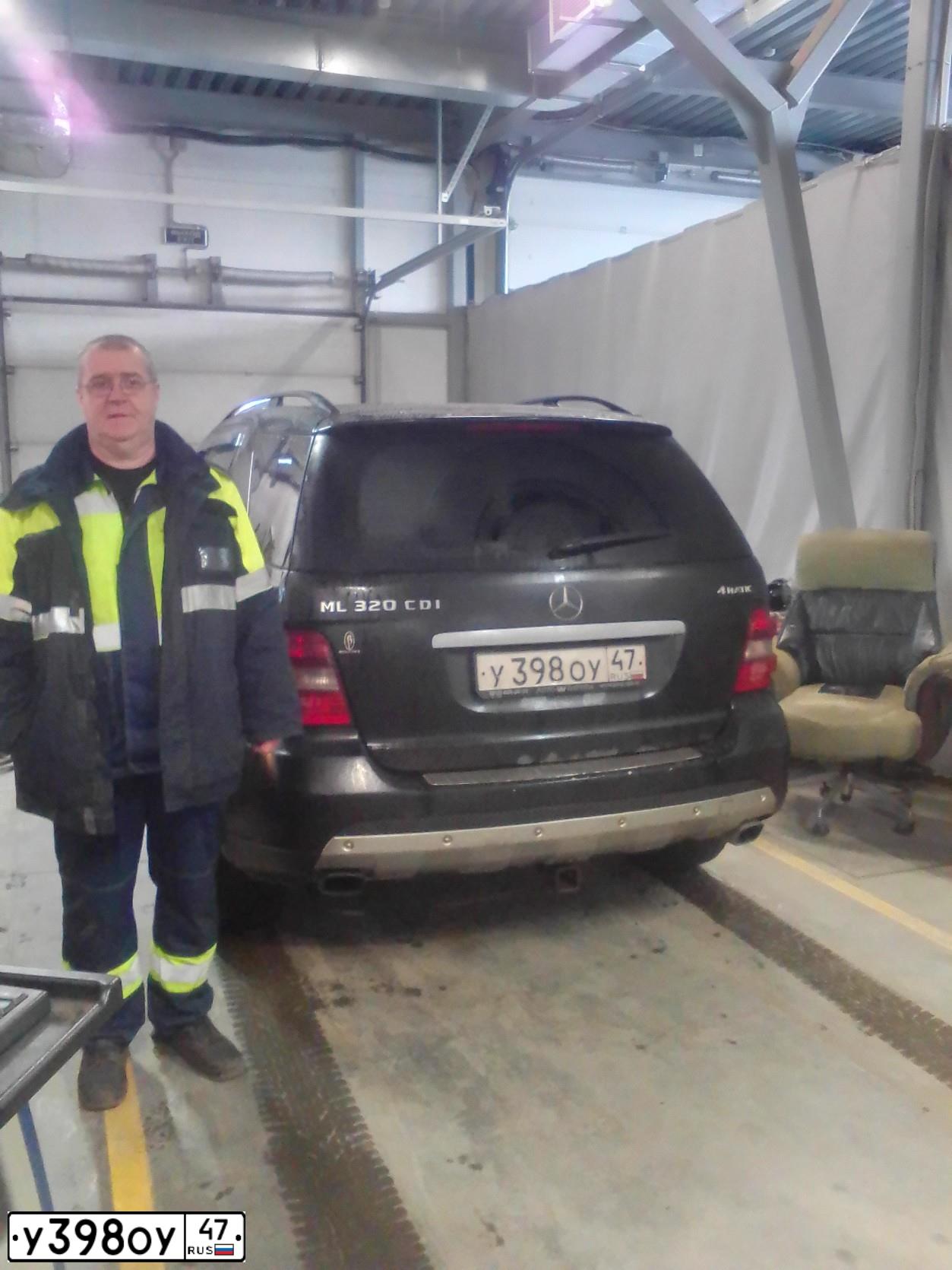 Фото автомобиля MERCEDES M-KLASSE, 2008 — госномер У398ОУ47. Цвет: ЧЕРНЫЙ