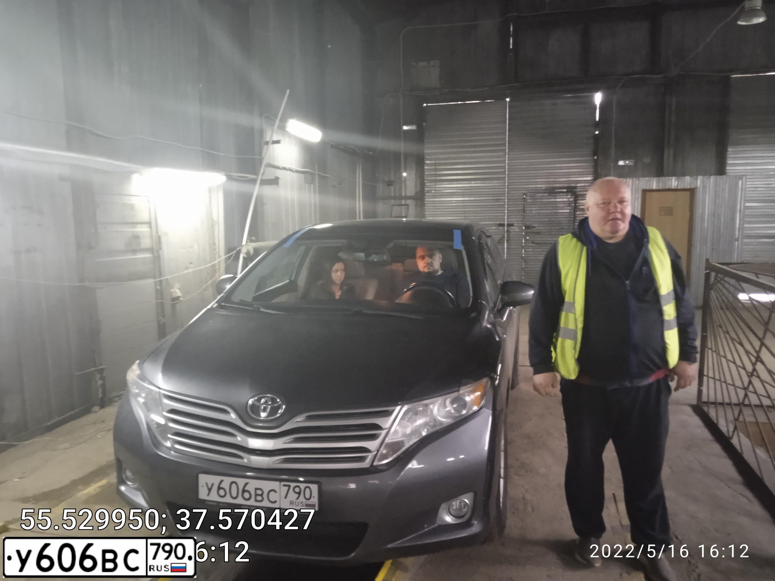 Фото автомобиля TOYOTA VENZA, 2010 — госномер Х135АК47. Цвет: ТЕМНО-СЕРЫЙ