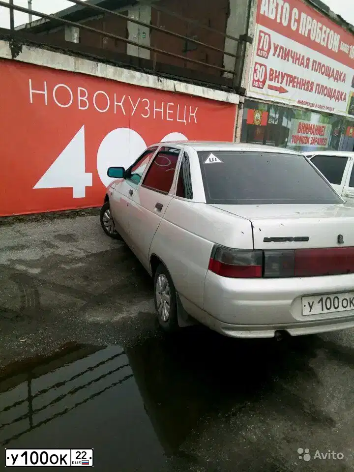 Фото автомобиля LADA 2110 LADA, 2005 — госномер Н100ОК22. Цвет: МОЛОЧНО-БЕЛЫЙ СЕРЕБРИСТЫЙ