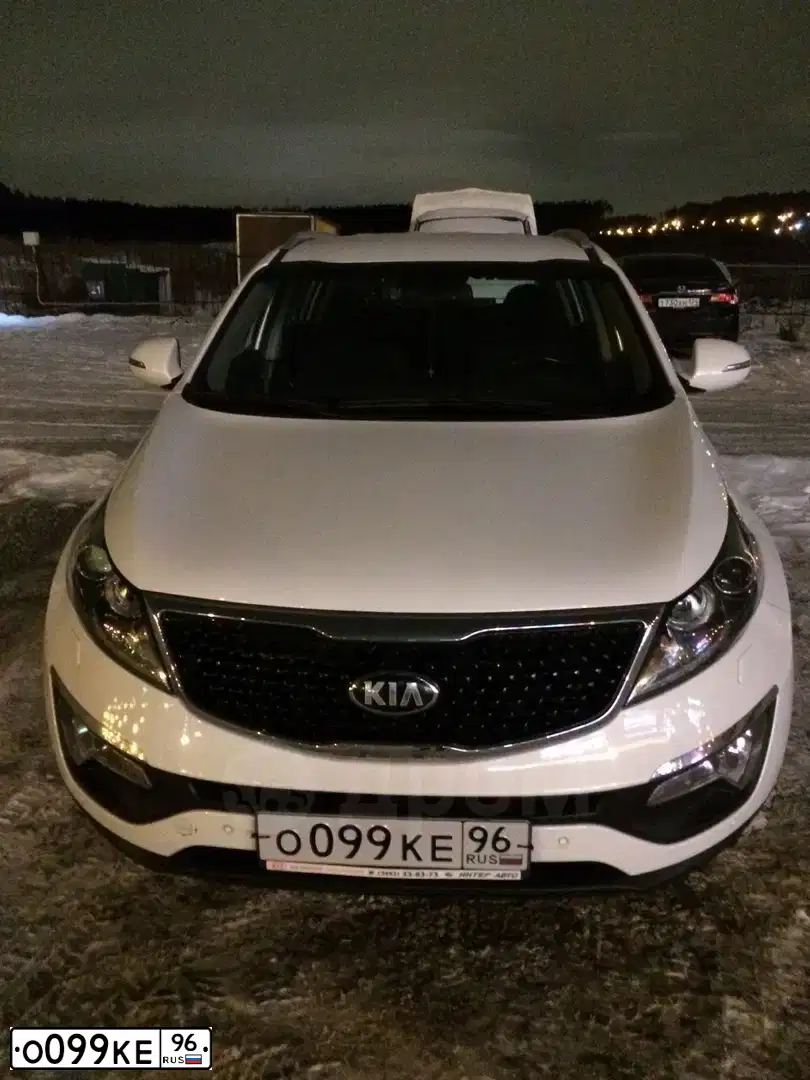 Фото автомобиля KIA SPORTAGE, 2014 — госномер О099КЕ96. Цвет: БЕЛЫЙ