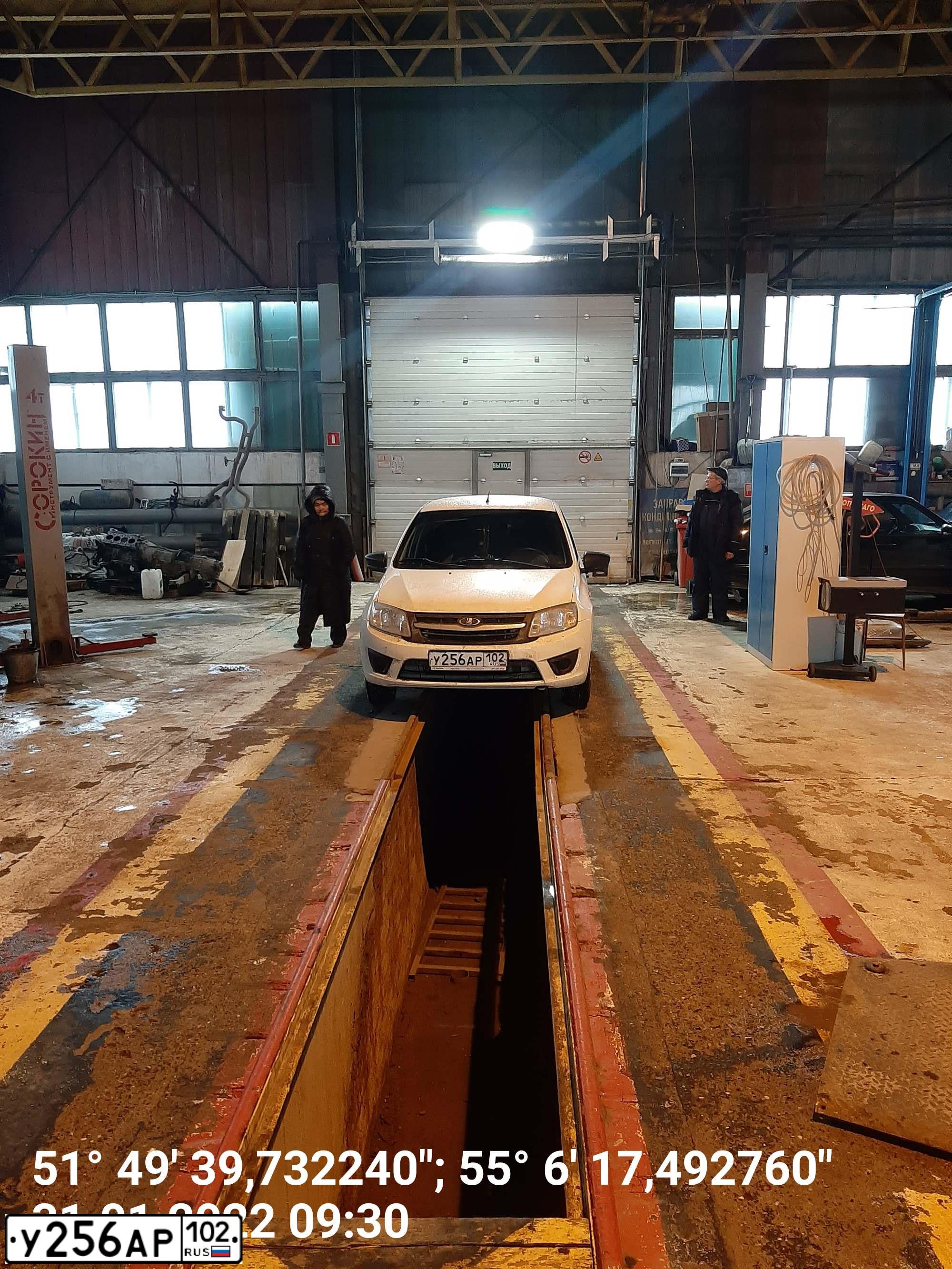 Фото автомобиля LADA 2190 GRANTA, 2016 — госномер У256АР102. Цвет: Белый