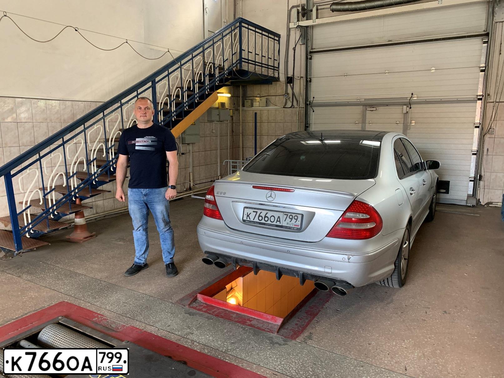 Фото автомобиля MERCEDES E-KLASSE, 2003 — госномер У995ТК05. Цвет: СЕРЕБРИСТЫЙ