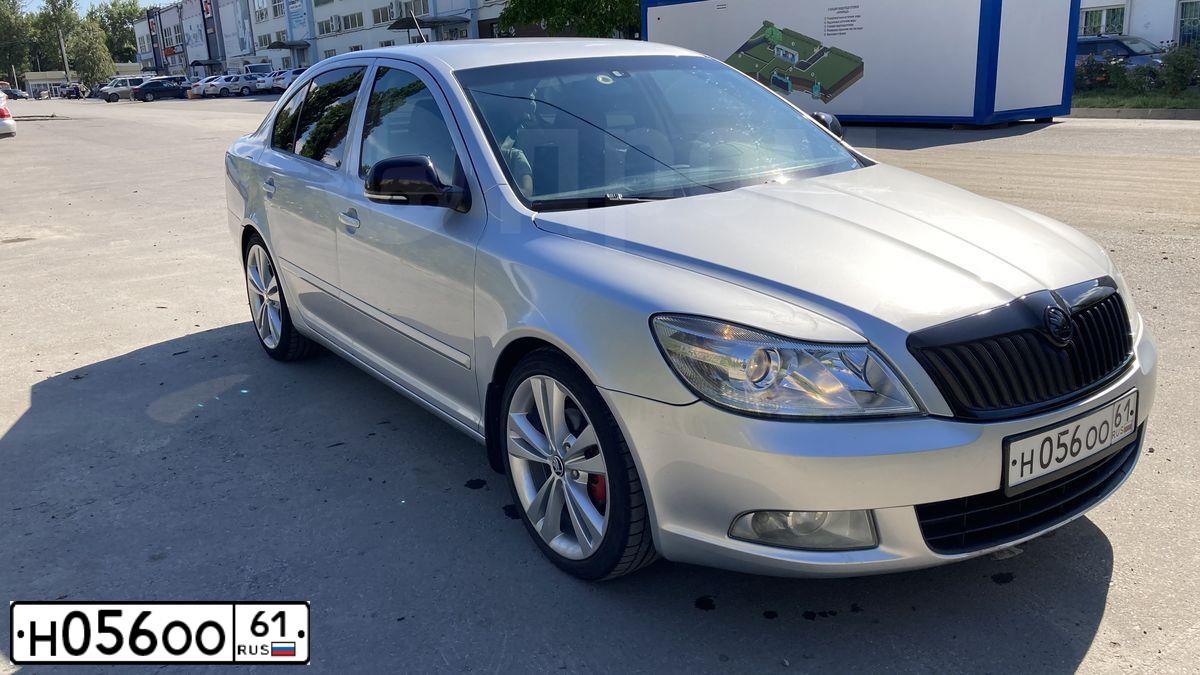 Фото автомобиля SKODA OCTAVIA, 2011 — госномер У945КВ181. Цвет: Серебристый
