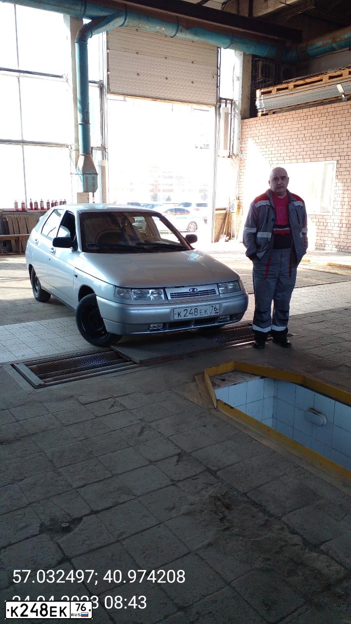 Фото автомобиля LADA 2112, 2007 — госномер В656ОО37. Цвет: СВЕТЛО-СЕРЫЙ