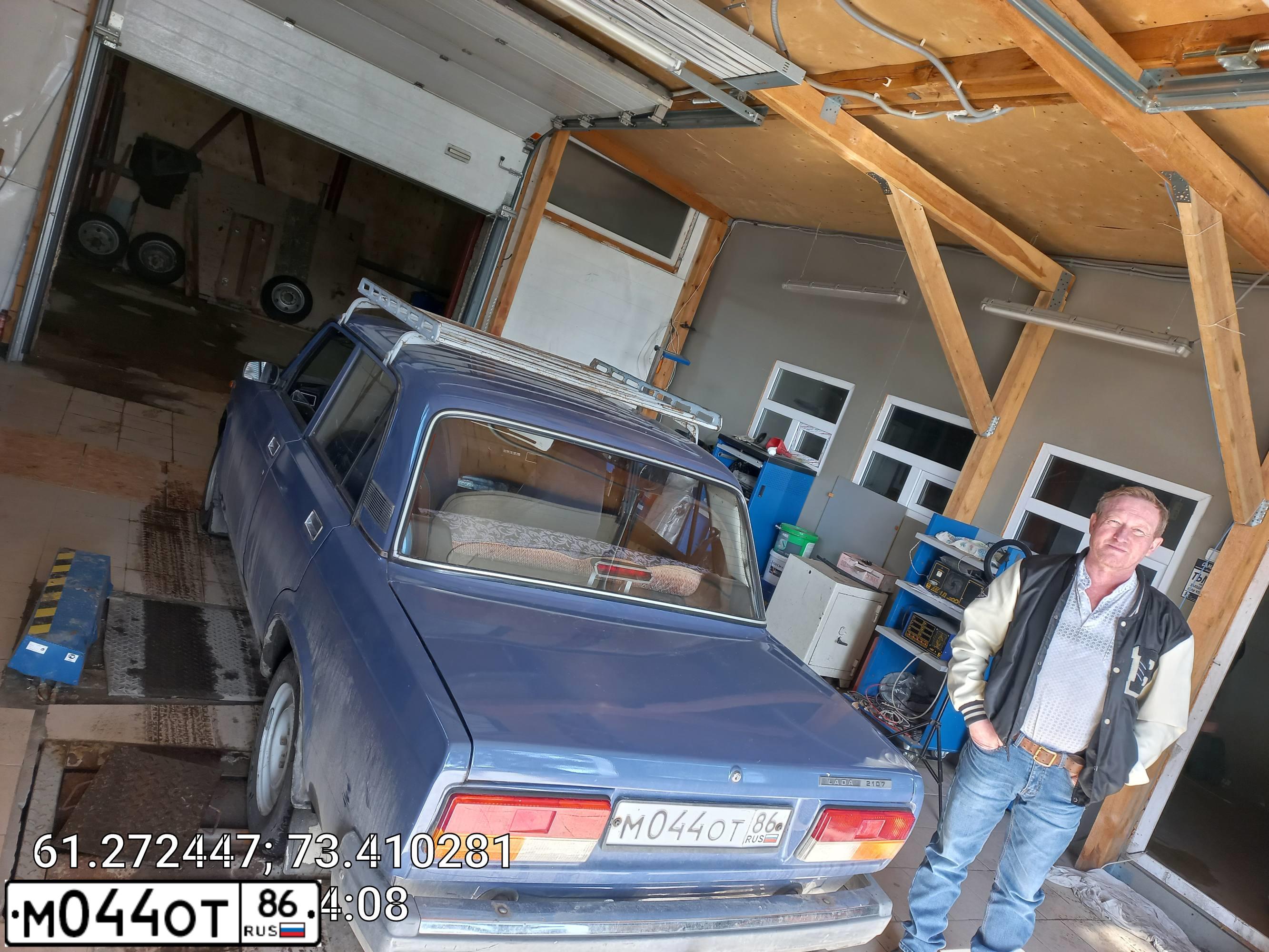 Фото автомобиля LADA 2107, 2006 — госномер М044ОТ86. Цвет: СИНИЙ
