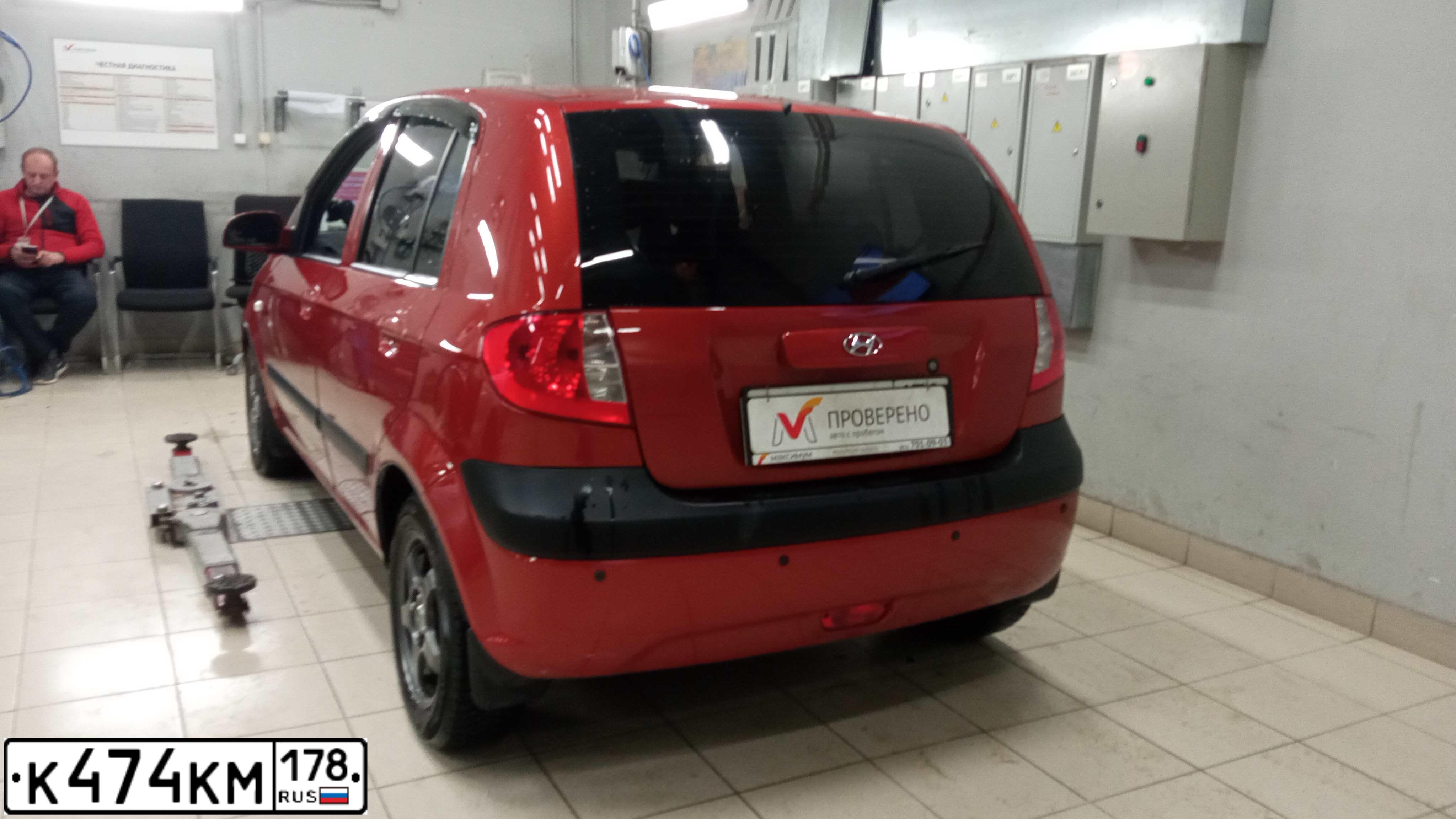 Фото автомобиля HYUNDAI GETZ, 2007 — госномер Е235НТ147. Цвет: Красный