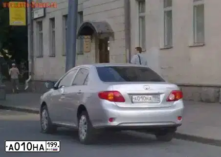 Фото автомобиля TOYOTA COROLLA, 2008 — госномер Р924НУ33. Цвет: СЕРЕБРИСТЫЙ