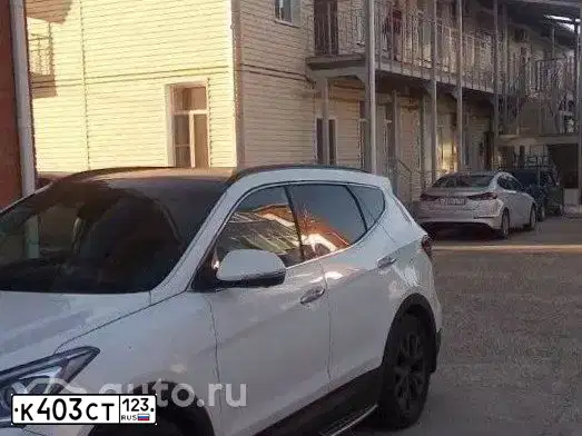 Фото автомобиля HYUNDAI SANTA FE, 2017 — госномер Х321ОА193. Цвет: Белый