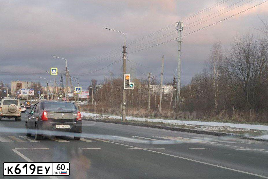 Фото автомобиля RENAULT LOGAN, 2008 — госномер К619ЕУ60. Цвет: ТЕМНО-СЕРЫЙ